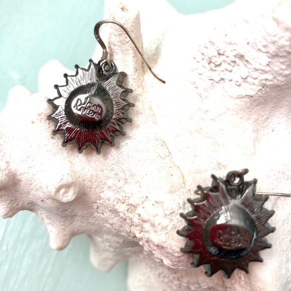 Earrings - Picture 2 of 4